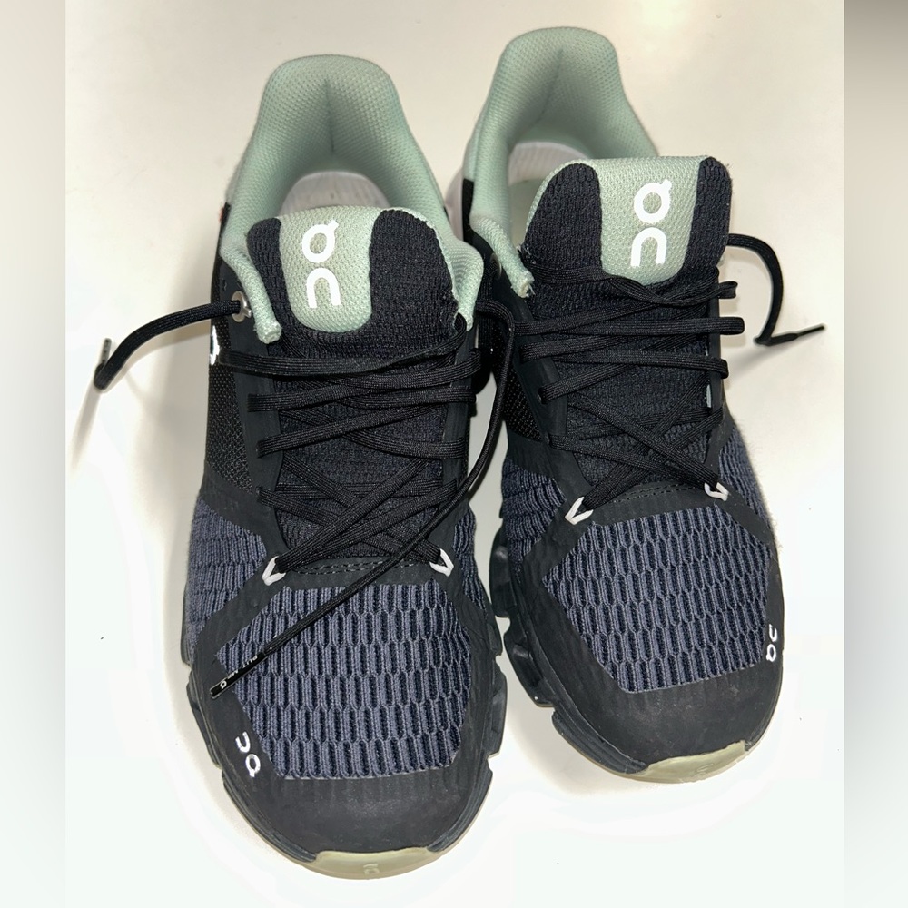 Size 9 Wide On Cloud Running
